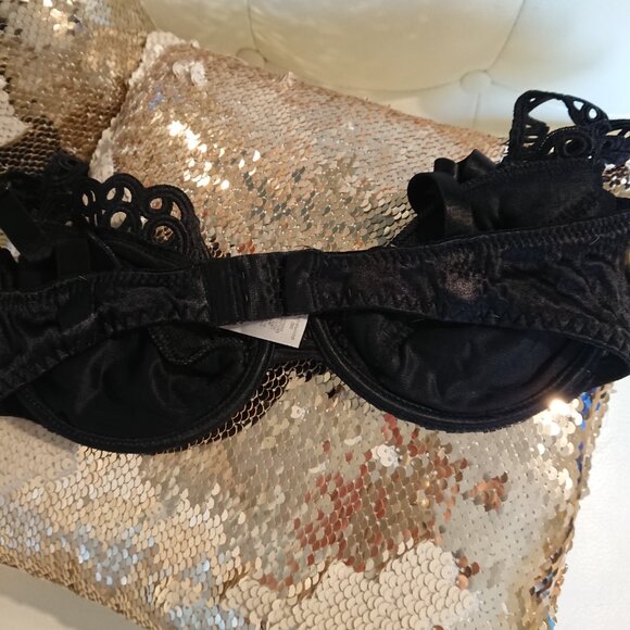 Victoria Secret 'Miracle Bra' - Black 34C - Picture 2 of 3